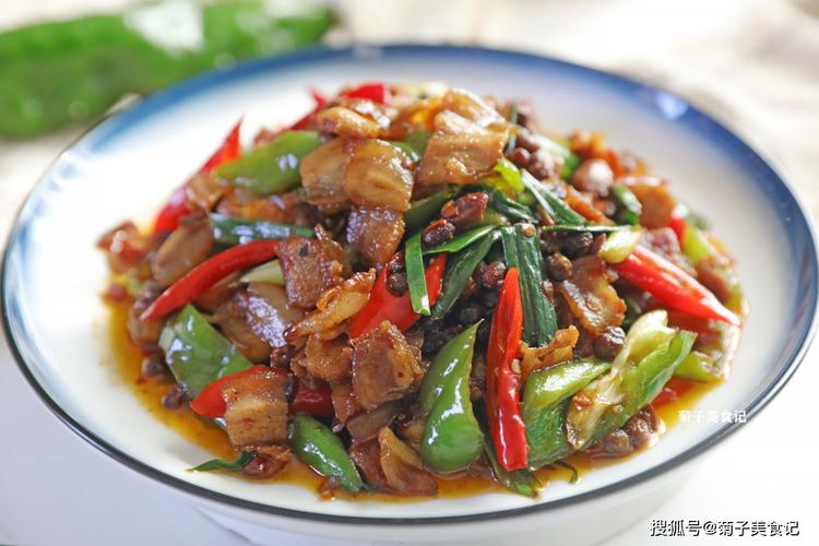 回锅肉想要做的好吃,少不了这两味灵魂酱料,开胃爽口