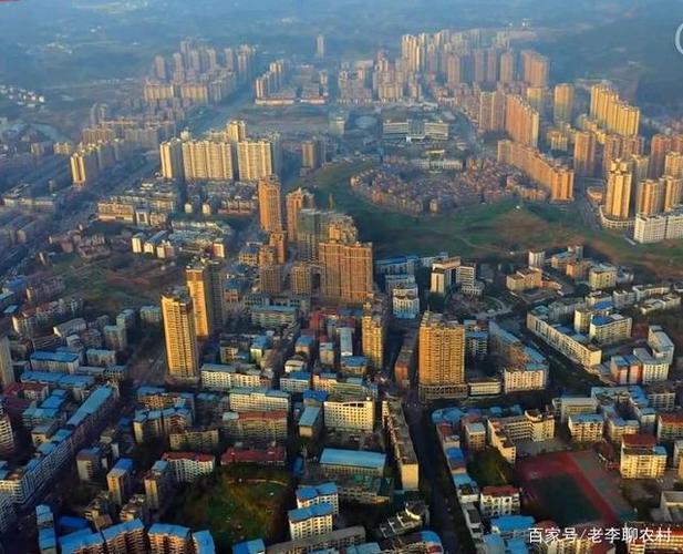 接下来是一组2021年拍摄的西充县城美景.