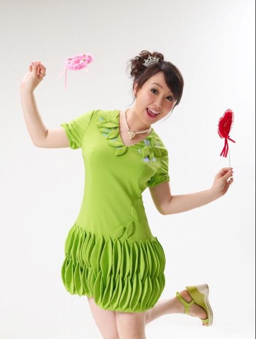 小关凌微博首谈孕事 宋丹丹重金送祝福
