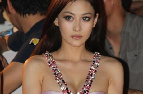 张馨予7年前旧照对比现在,简直妖精化身越活越年轻