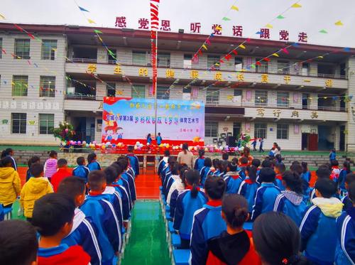 清镇市卫城小学举行第三届文化艺术节合唱比赛