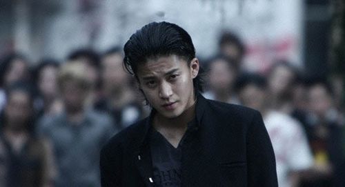 东出昌大小栗旬合照遭扒 相继出演热血高校引关注