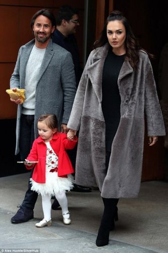 塔玛拉晒女儿哺乳照 她是位伟大的母亲(图)