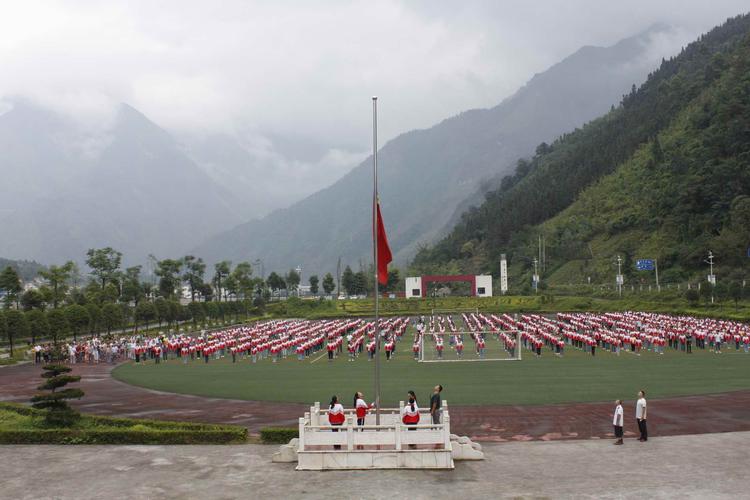 升旗仪式上,学校党支部副书记,四川省汶川县七一映秀中学 文章中心