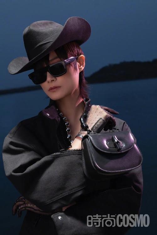 李宇春《时尚cosmo》五月刊出炉@时尚cosmo,李宇春 身穿gucci love