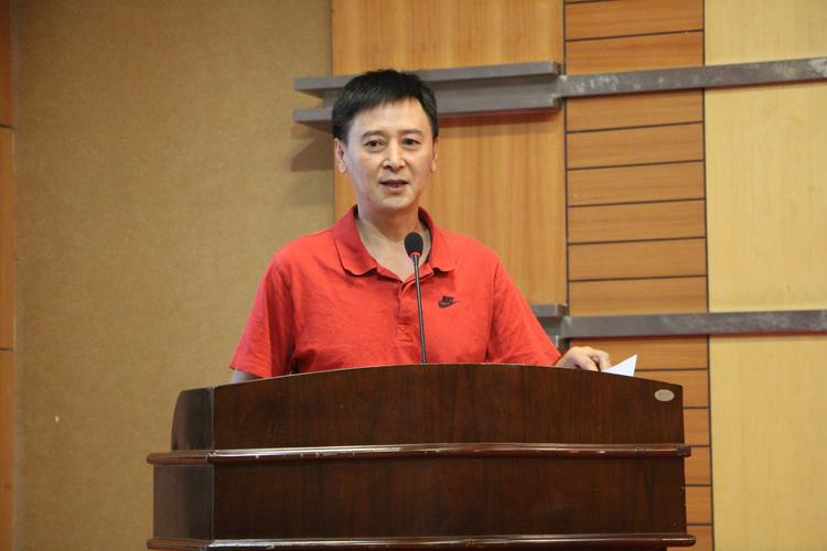四川省电影家协会副主席,峨眉电影制片厂一级演员雷汉发言四川省社会