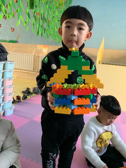 文化大院幼儿园中二班的乐高课《小红帽》