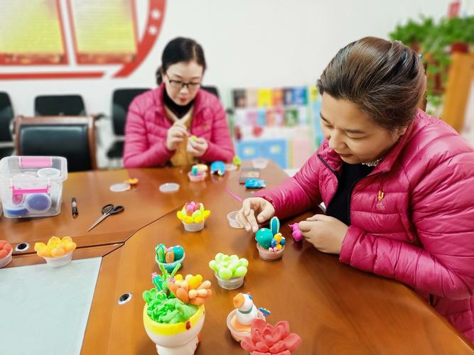 指尖雅趣 太空泥塑—幼儿园开展彩泥粘土手工课培训活动