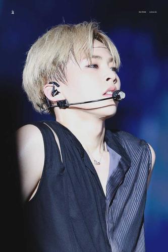 如何评价exo成员金珉锡(xiumin)的长相?