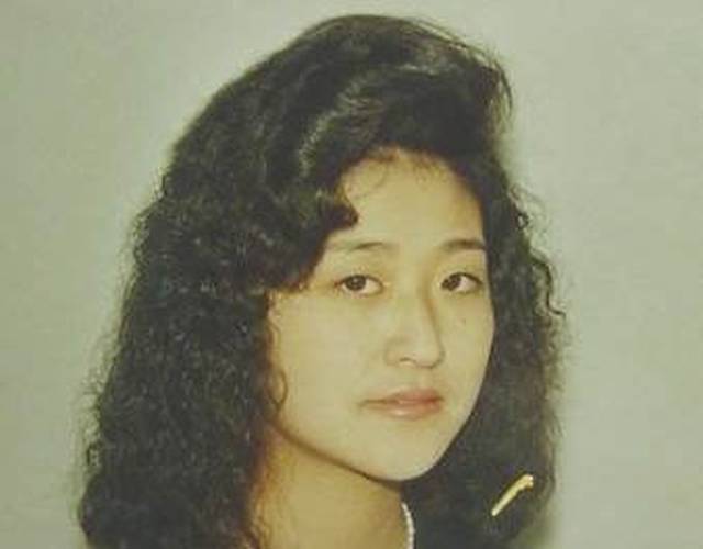 日本等地方风潮的影响,内地的年轻男女们纷纷烫起了头发,更开始流行