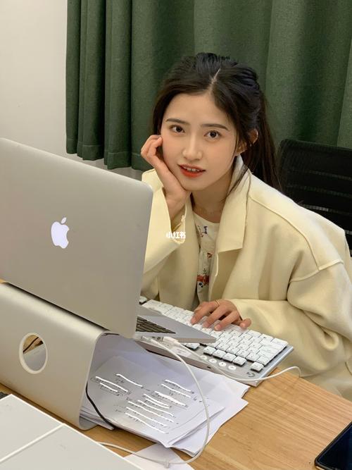 仙女表示再也不想打工了_键盘_仙女_奶茶_机械键盘_笔记本_电影_科技