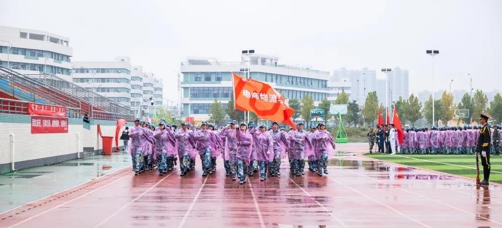 超燃图集带你直击军训汇演现场!-共青团长江职业学院