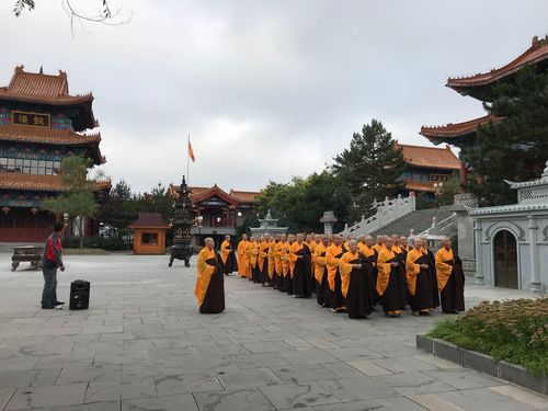 吉林六鼎山正觉寺升国旗仪式