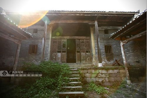 朗山古民居为广西区内现存的规模最大,建筑最精美,平面布局规划最科学