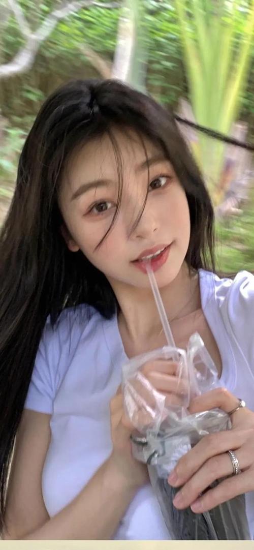 易梦玲壁纸|纯欲性感穿搭