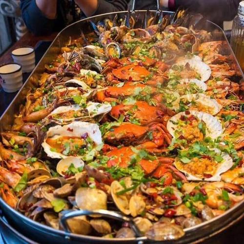 越南米粉也是要吃上一碗牛肉的,小编在这里介绍的是岘港里面吃的海鲜