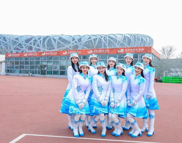 冬奥会美女引导员和她们的服饰火啦