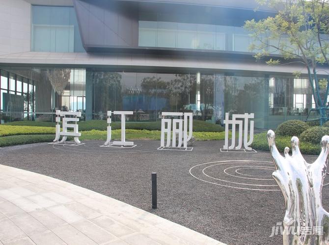 天府新区四代住宅滨江郦城周边商业环伺居住氛围怎么样