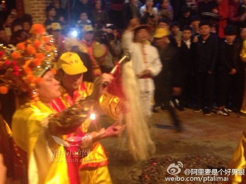 莆田涵江白塘镇镇前村乩童扮菩萨高清视频