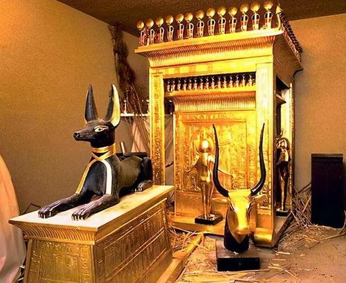 可以说图坦卡蒙陵墓算得上是最后一个没有被盗的法老墓了,但是终究