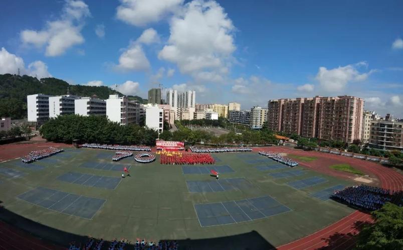 太壮观了!藤县一中快闪《我和我的祖国》