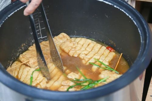 当你遇上韩岭老街:灰汁团,烤菜年糕,炸豆干……地道宁波美食这里都有!