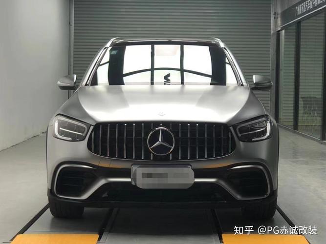 2020款奔驰glc改装amg63大包围,前杠中网后唇轮眉四出