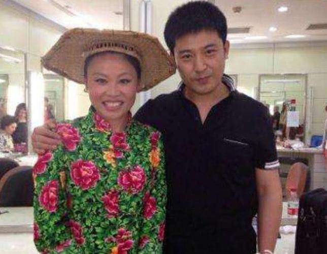 草帽姐与丈夫关系不和睦,为"勾引"小鲜肉不惜花巨款改变自己?