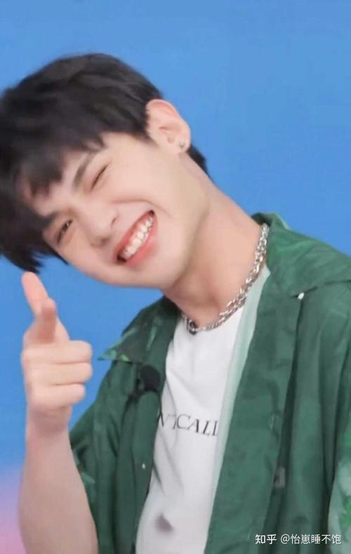 黄明昊绝美图片