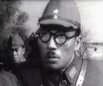 随后地主恶霸,日军队长,伪参谋长,造反派头目等大反派角色不断"上身"