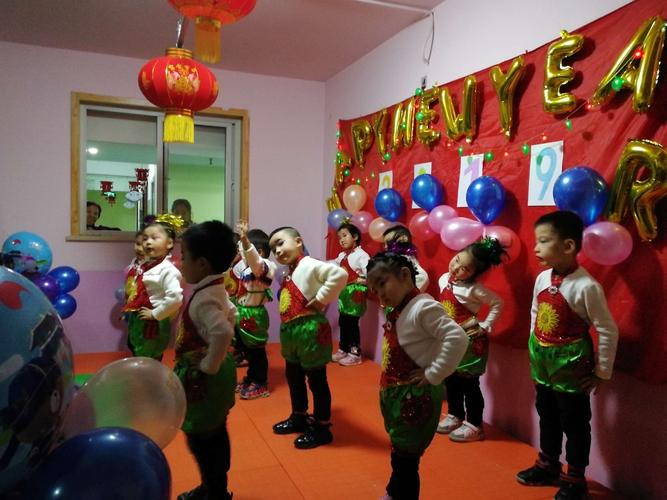 【华都幼儿园】中班组欢庆元旦喜迎新年联欢会