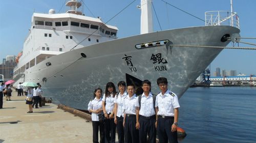 交通运输管理学院10 2中队党支部"育鲲"轮行