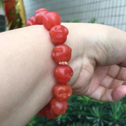 精品保山南红佛头手串,色红料子润,满肉雕工精细,尺寸