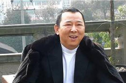 白小航的生日宴会,刘涌和刘汉为争花魁大打出手,和事佬损失惨重?