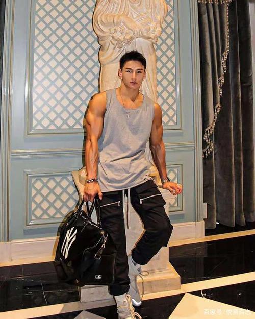 健身犹如"整容"?邓梓航的精致肌肉,让他魅力无限