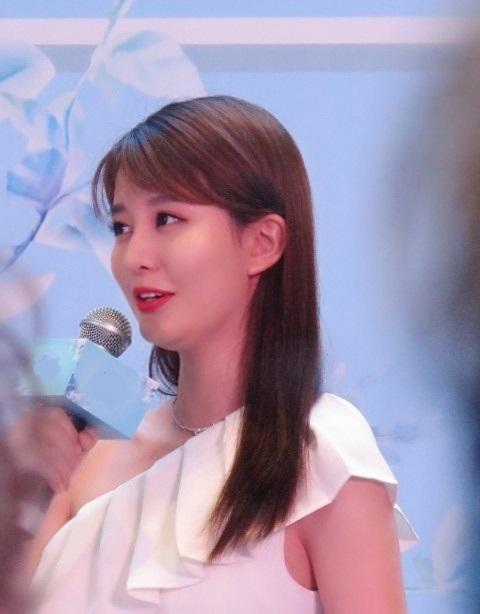 路人视角下乔欣颜值依旧在线,只是对比官方照似乎胖了不少