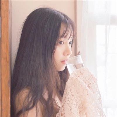 qq头像女生喝饮料韩系可爱头像 那些苍白的曾经被我们