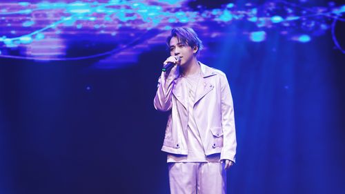 "沧嗓少年"朱兴东生日会 深情献唱感恩粉丝陪伴