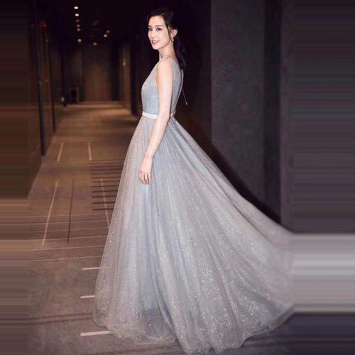 明星黄圣依上海时装周同款星空素色碎钻长裙优雅飘逸