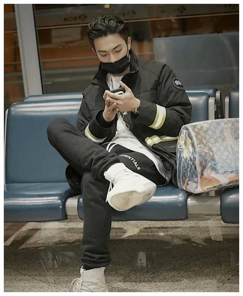 许凯被爆大量素颜生活照,最后一张你绝对认不出!