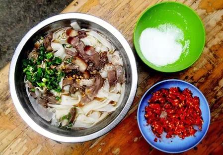 凌云小吃:狗肉粉