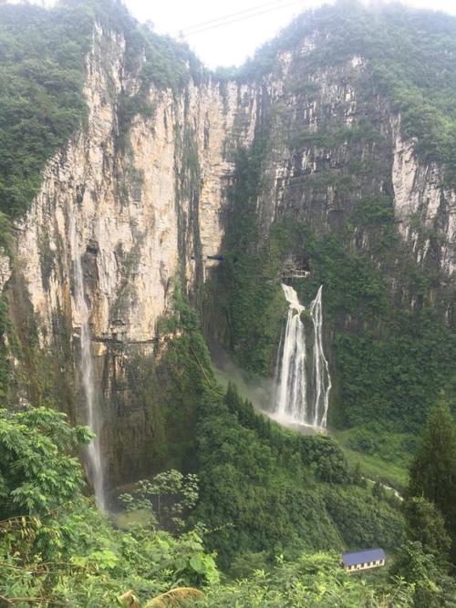 湘西,有一条美丽的挂壁公路