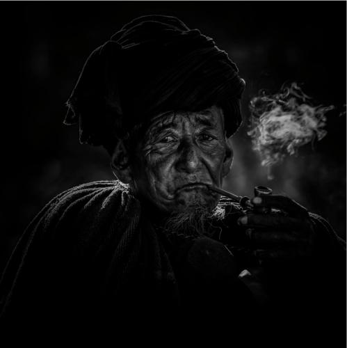 【大凉山情与景的记录者】缪锡鹏镜头下的彝族人(一)