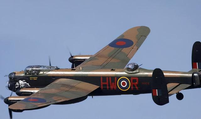 兰开斯特重型轰炸机二战中唯一可挂载10吨炸弹的轰炸机