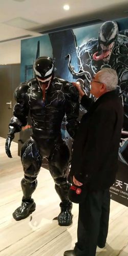 《毒液》百场点映盛况空前 粉丝组团观影为毒液打call