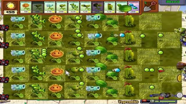 植物大战僵尸:寒冰射手和豌豆机枪远程射击僵尸,路上还种了满满的海藻