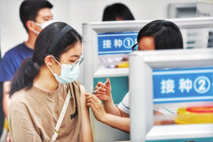 济南12-14岁人群踊跃接种新冠疫苗