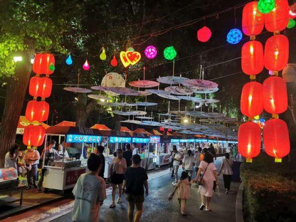 "文化"邂逅美食 尽在烈士山公园夜市_鞍山新闻_新闻