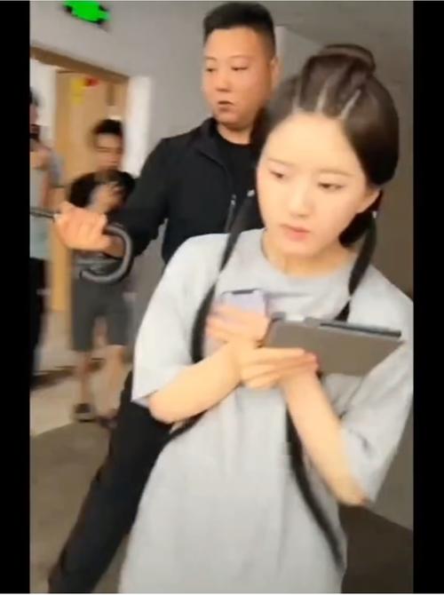 《星汉灿烂》赵露思出妆路透