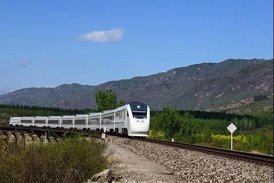又一列开往春天的列车,北京s5线爆红!